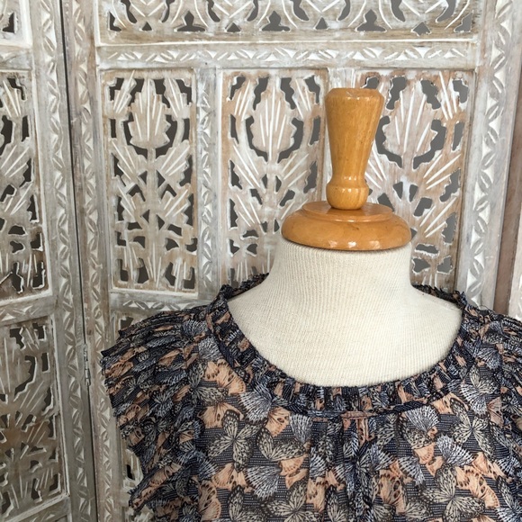 Butterfly Sleeveless  Chiffon Blouse - Picture 3 of 8